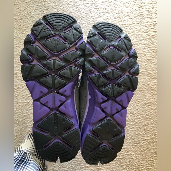 Nike Shoe - Picture 4 of 8